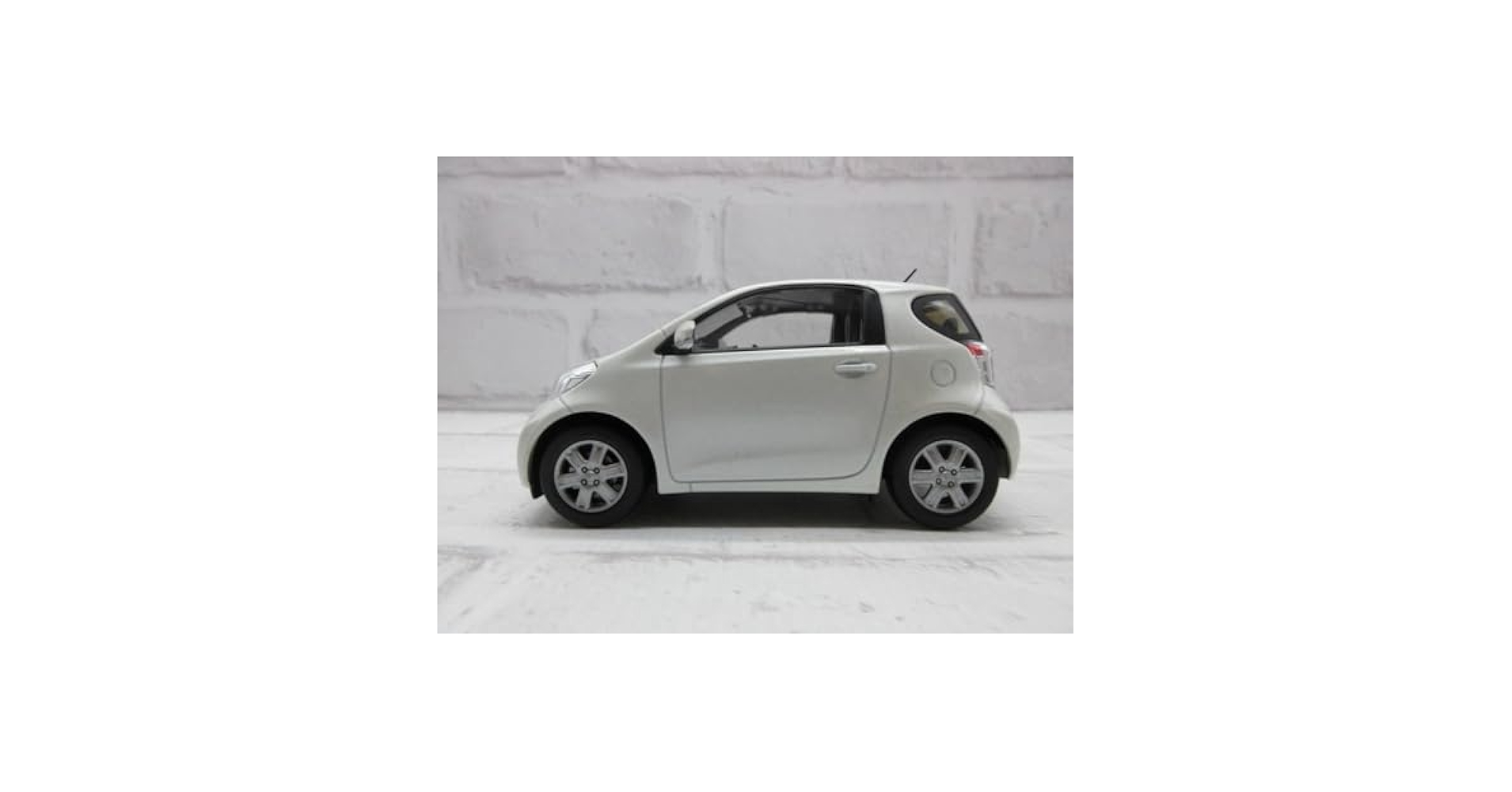 Amazon | ミニカー 1/24 ミニカー IQ アイキュー ホワイトパール